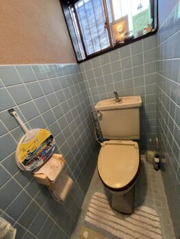 11/4　東近江市トイレ交換工事